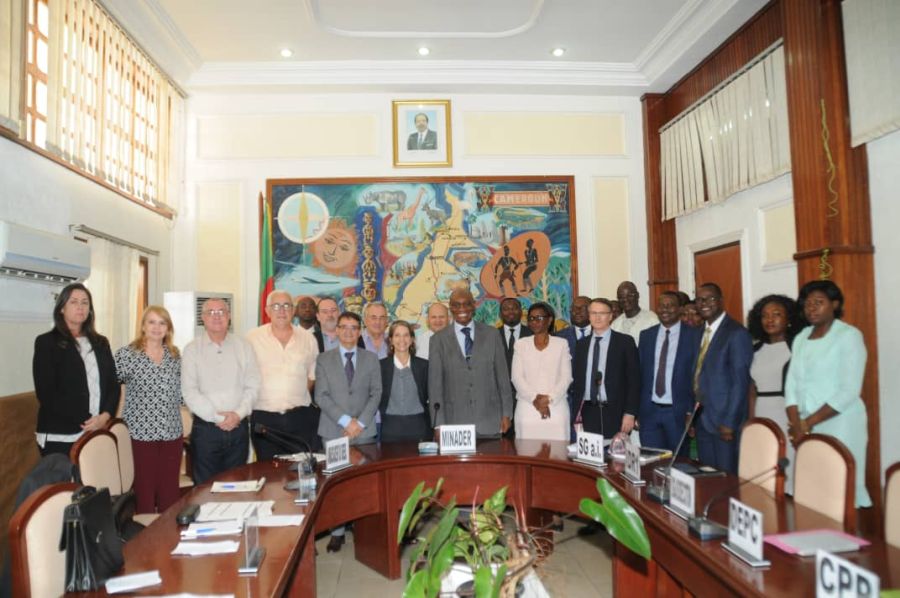 A delegação brasileira participou de reunião com o ministro da Agricultura e Desenvolvimento da República de Camarões