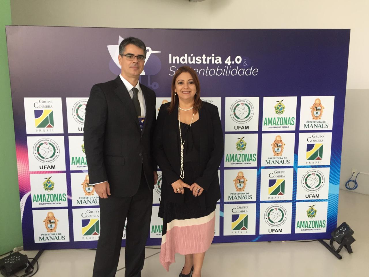 Professor Ladeira e a diretora executiva do GCUB, professora Rossana Valéria de Souza e Silva