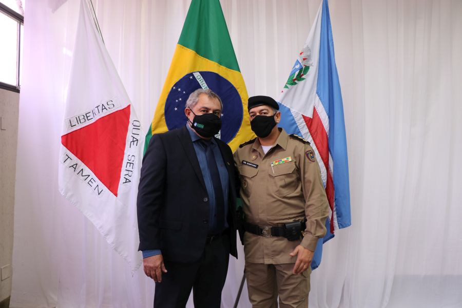 Coronel Juliano Santana Silva, comandante da 6ª RPM e o Reitor da UFLA, , prof. João Chrysostomo de Resende Júnior. 