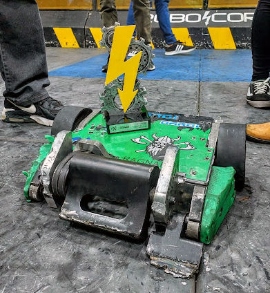 Equipe Troia conquista dois troféus em evento de combate de robôs