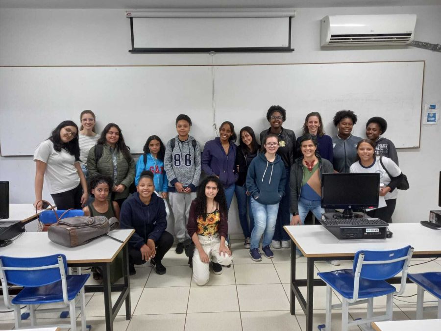 Projeto de extensão da UFLA incentiva a inclusão de meninas da Escola Estadual Firmino Costa nas áreas de Ciências Exatas