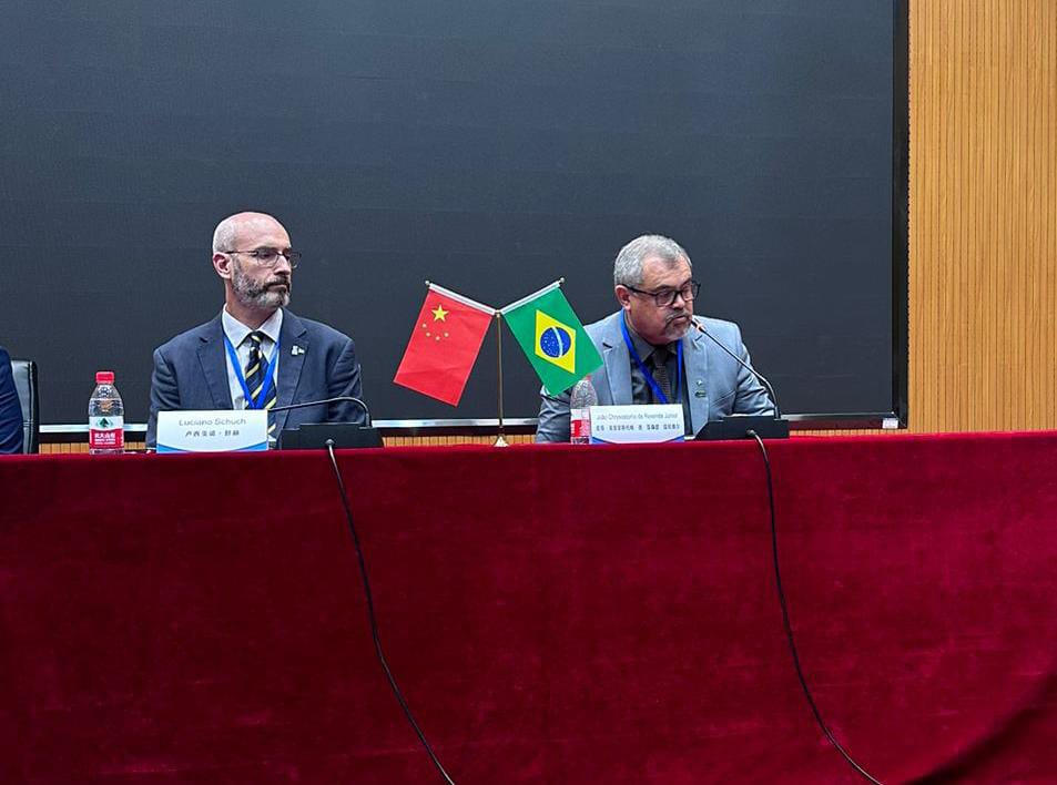 Apresentação das instituições brasileiras do Sudeste durante programação na Universidade Normal de Hebei