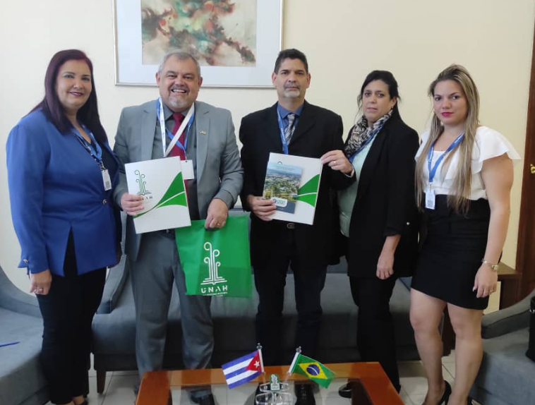 UFLA fecha protocolos de intenções com 7 instituições de ensino em Cuba