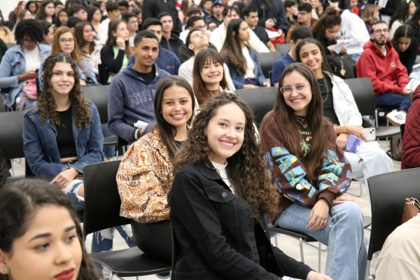 Gentileza solicitar descrição da imagem