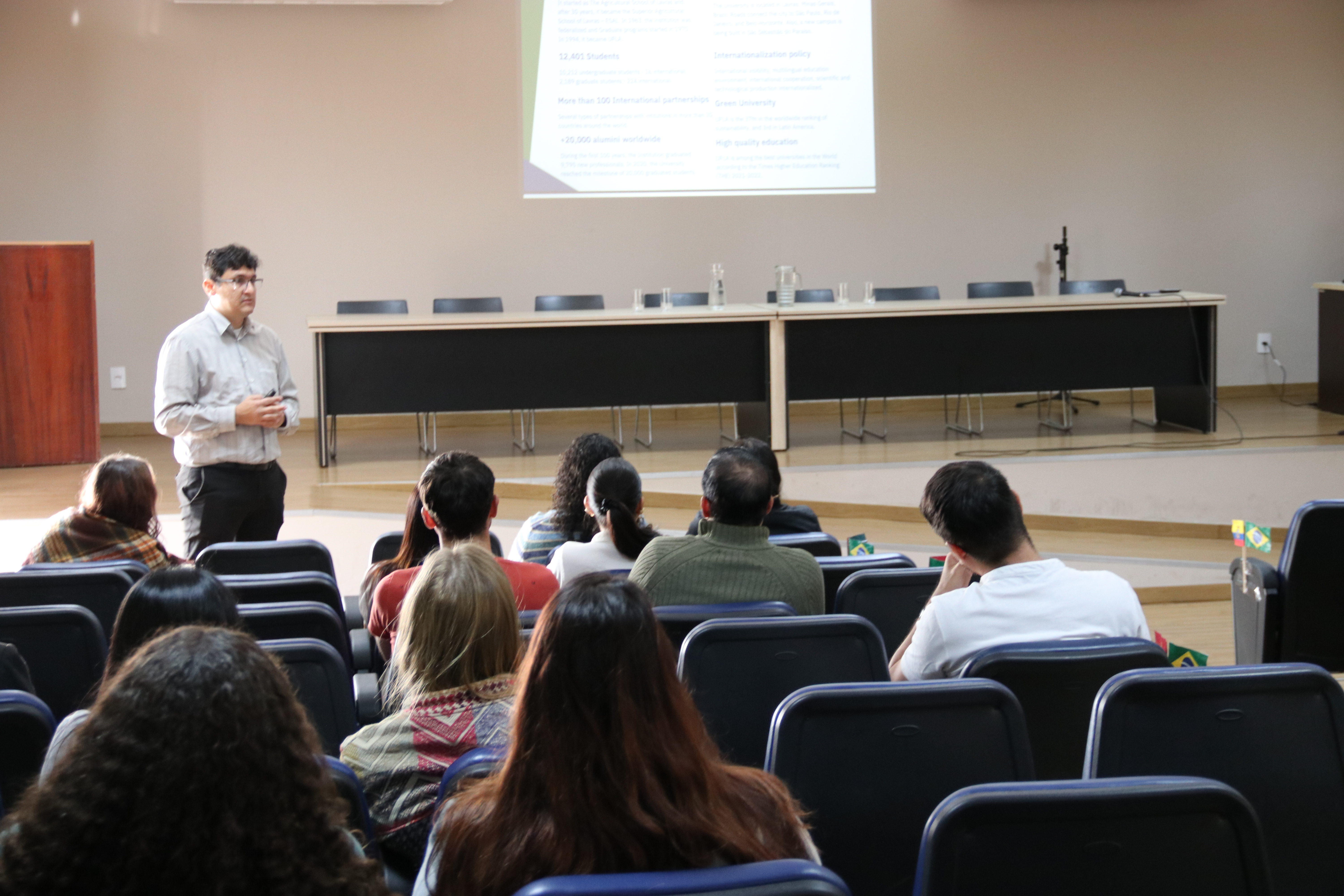 Gentileza solicitar descrição da imagem