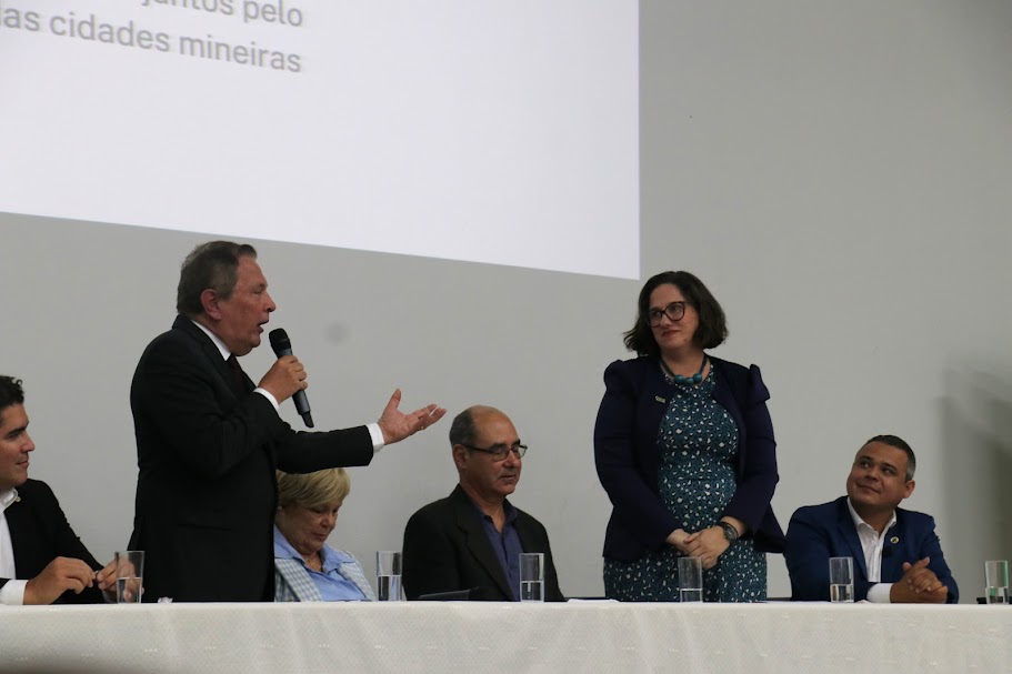 Gentileza solicitar descrição da imagem