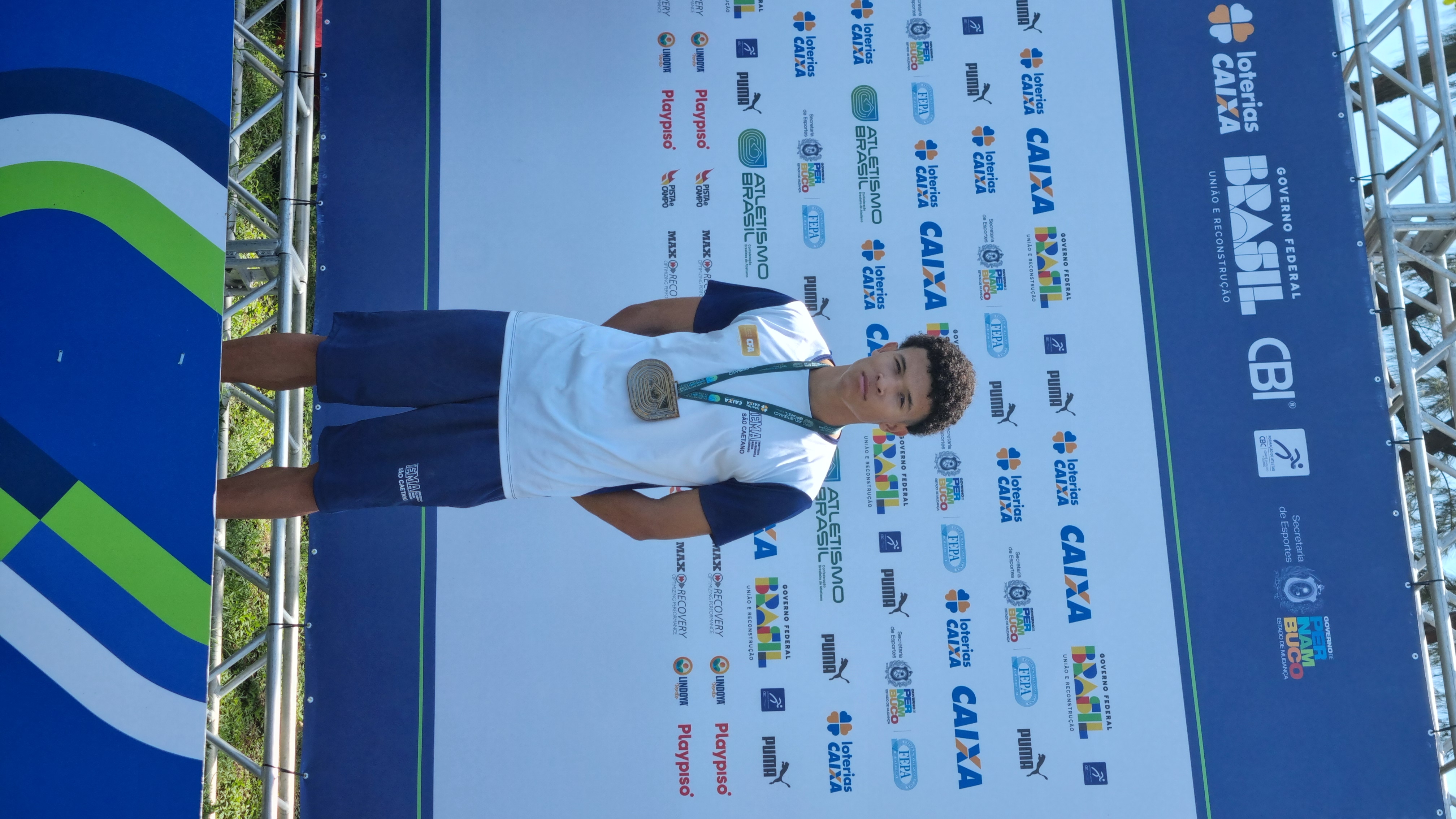 Gentileza solicitar descrição da imagem