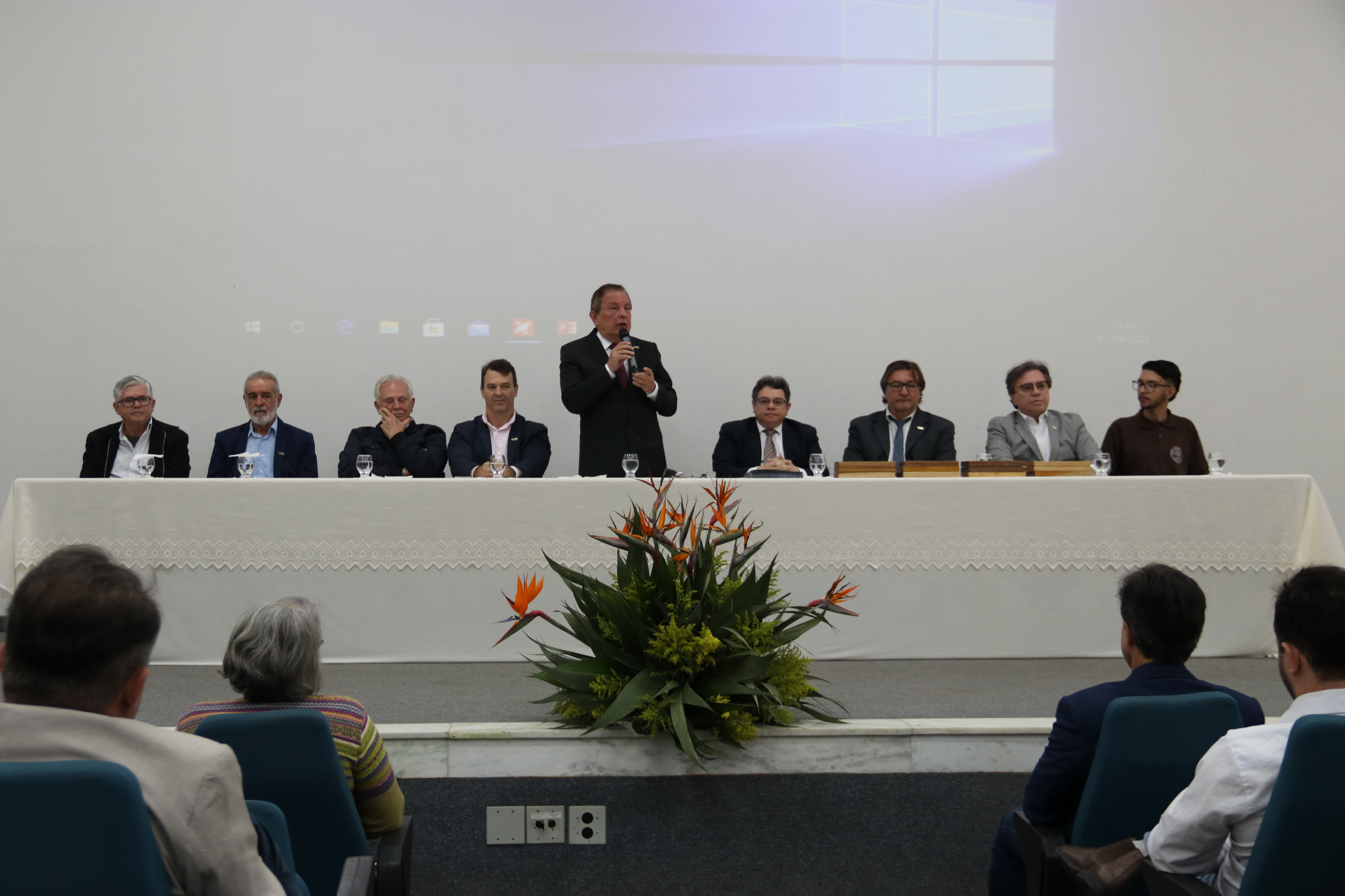 Gentileza solicitar descrição da imagem