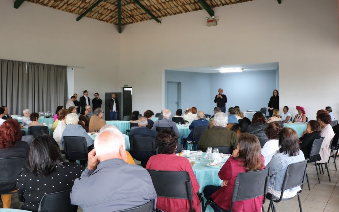 Gentileza solicitar descrição da imagem