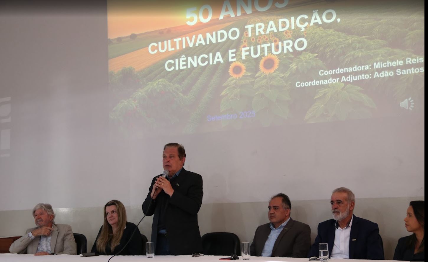 Gentileza solicitar descrição da imagem