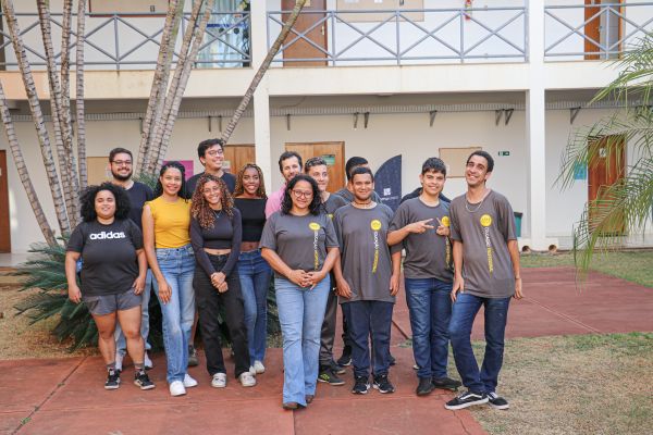 Projeto da UFLA ensina informática a alunos da Apae Lavras e fortalece a inclusão digital