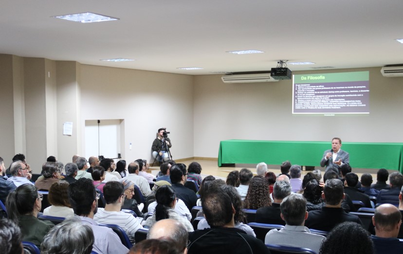 Gentileza solicitar descrição da imagem