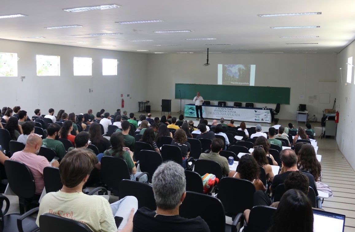 Gentileza solicitar descrição da imagem