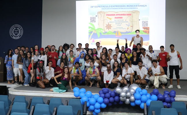 Estudantes e artistas locais se apresentam em espetáculo de música e dança na UFLA
