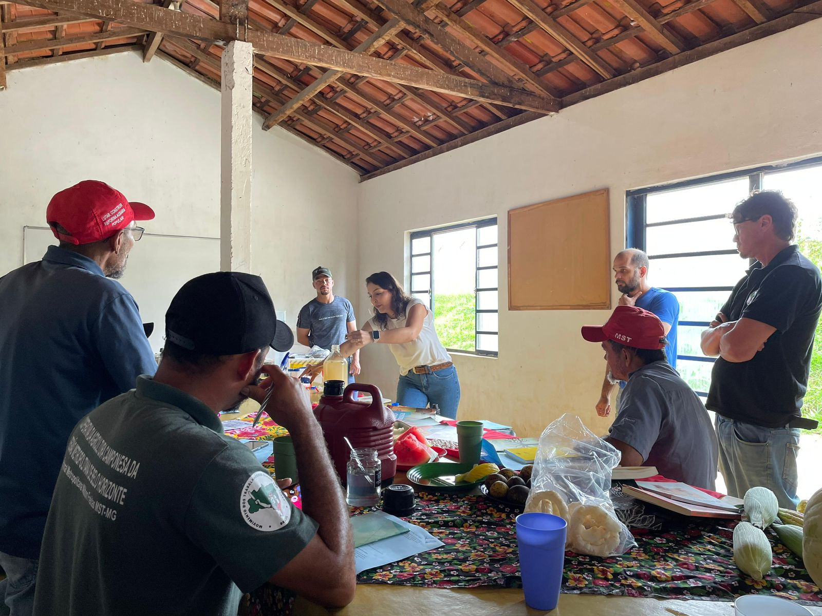 UFLA leva tecnologia social para produção de bioinsumos a assentamento rural 