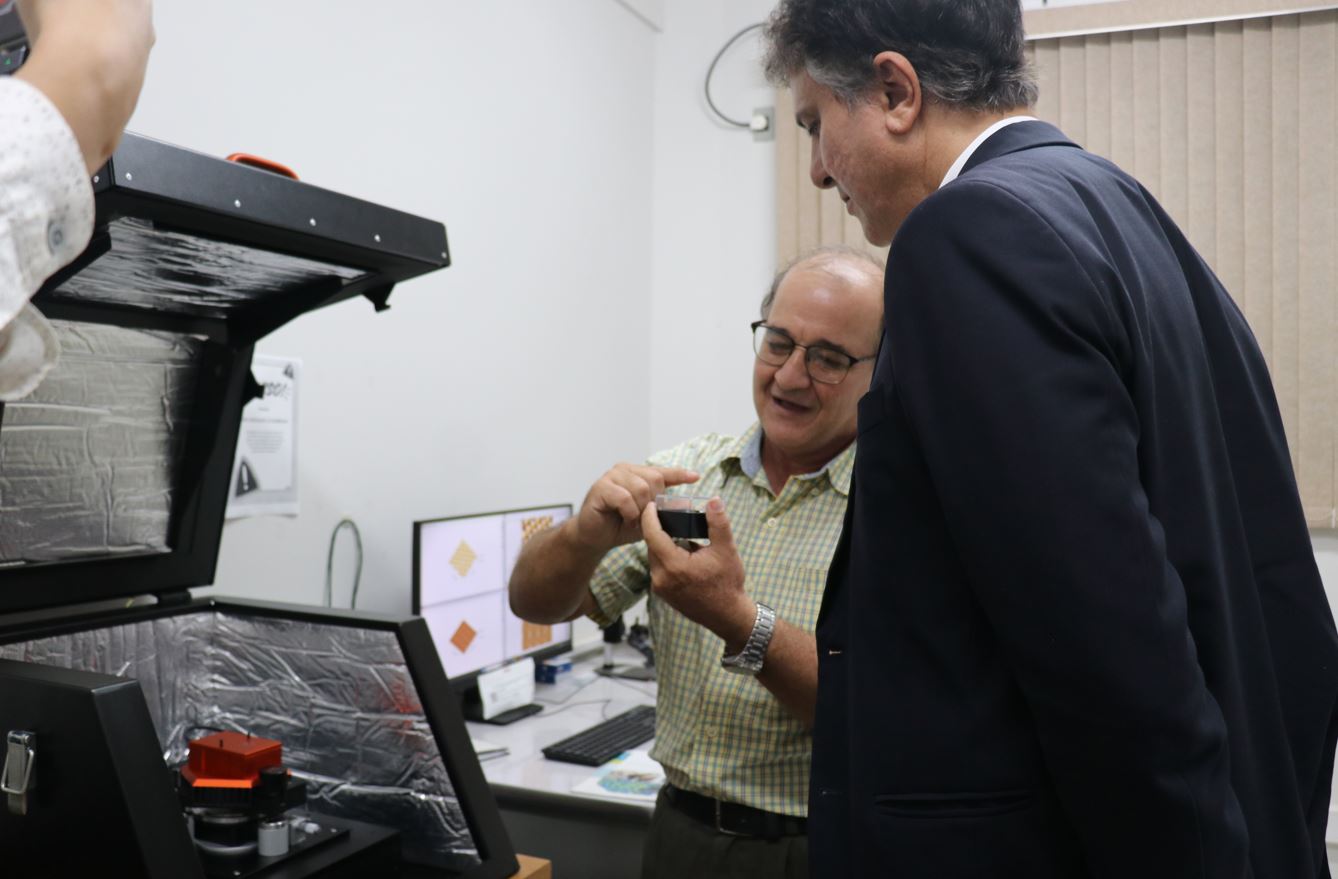 ministro laboratorio