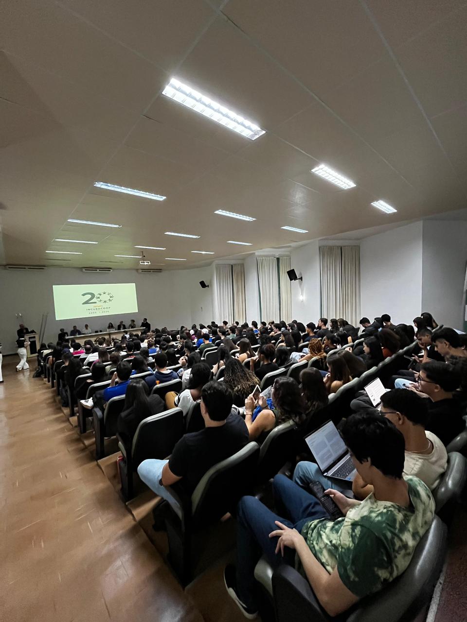 Gentileza solicitar descri&ccedil;&atilde;o da imagem
