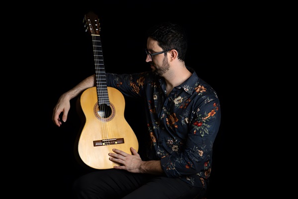 Centro de Cultura da UFLA recebe recital do violonista Jefrey Andrade