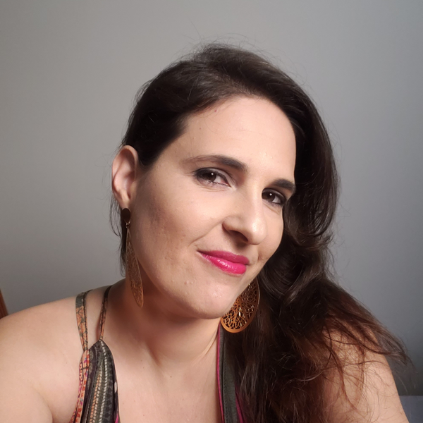 Professora da UFLA é admitida em associação internacional de mulheres cientistas
