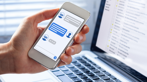 Pesquisa avalia a eficácia de chatbots na comunicação com pessoas surdas que usam português como segunda língua