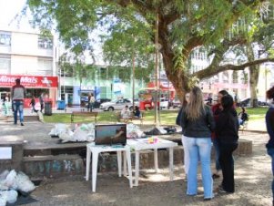 Peti Ambiental da Ufla realizou ação na Praça Dr. Augusto Silva
